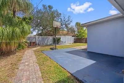 2286 NW 81st Ave, Sunrise, FL 33322 - Photo 32