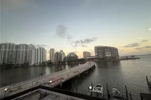 801 Brickell Bay Dr, Miami, FL 33131 - Photo 2