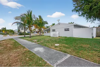 268 SE 8th Ave, Deerfield Beach, FL 33441 - Photo 4