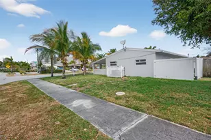 268 SE 8th Ave, Deerfield Beach, FL 33441 - Photo 4