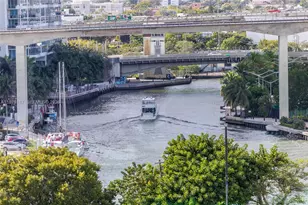 41 SE 5th St, Miami, FL 33131 - Photo 24