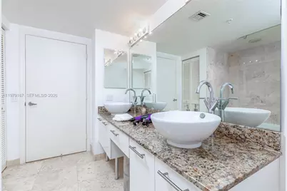 41 SE 5th St #706, Miami, FL 33131 - Photo 14