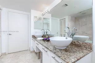 41 SE 5th St, Miami, FL 33131 - Photo 14