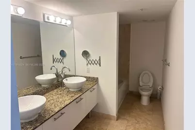 41 SE 5th St #907, Miami, FL 33131 - Photo 4