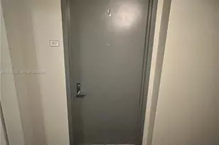 41 SE 5th St, Miami, FL 33131 - Photo 8