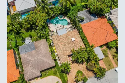 8927 Hawthorne Ave, Surfside, FL 33154 - Photo 30