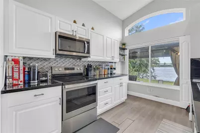 9900 S Grand Duke Cir, Tamarac, FL 33321 - Photo 4
