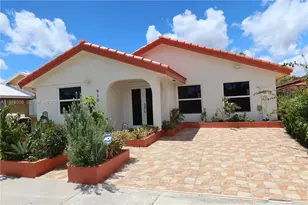 910 SW 140th Ave, Miami, FL 33184 - Photo 2