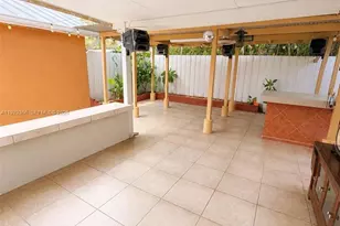 910 SW 140th Ave, Miami, FL 33184 - Photo 8