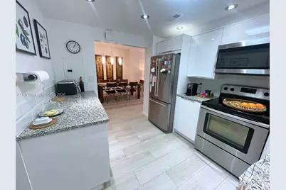 500 Bayview Dr #1123, Sunny Isles Beach, FL 33160 - Photo 2