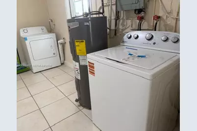 7325 SW 98th Ct, Miami, FL 33173 - Photo 12