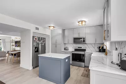 1305 NW 122nd Ter, Pembroke Pines, FL 33026 - Photo 10