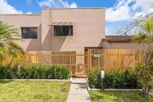 1305 NW 122nd Terrace, Pembroke Pines, FL 33026 - Photo 2