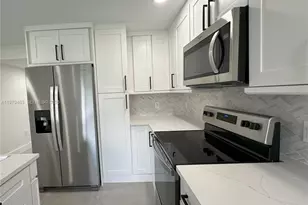 9470 Tangerine Pl, Davie, FL 33324 - Photo 2