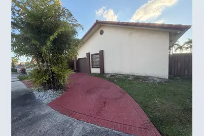 1090 NW 128th Ct, Miami, FL 33182 - Photo 4