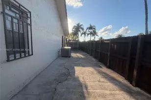 1090 NW 128th Ct, Miami, FL 33182 - Photo 40