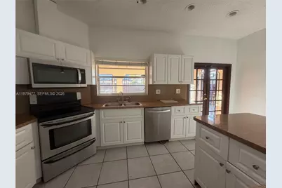 1090 NW 128th Ct, Miami, FL 33182 - Photo 32