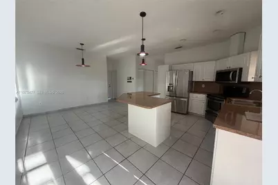 1090 NW 128th Ct, Miami, FL 33182 - Photo 14
