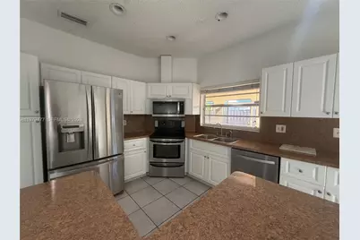 1090 NW 128th Ct, Miami, FL 33182 - Photo 16