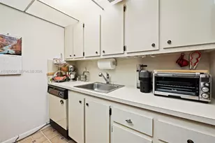 13255 SW 7th Ct, Pembroke Pines, FL 33027 - Photo 14