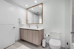 77 SE 5th St, Miami, FL 33131 - Photo 18