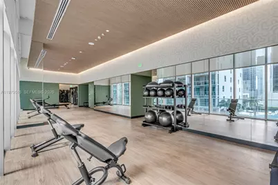 77 SE 5th St #2405, Miami, FL 33131 - Photo 18