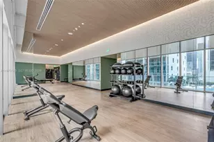 77 SE 5th St, Miami, FL 33131 - Photo 18