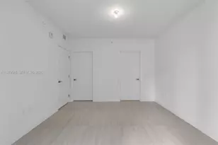 77 SE 5th St, Miami, FL 33131 - Photo 10