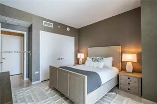 68 SE 6th St, Miami, FL 33131 - Photo 16