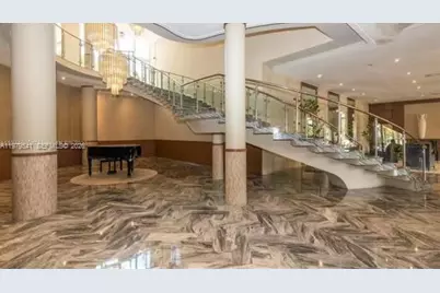 5401 Collins Ave #526, Miami Beach, FL 33140 - Photo 2