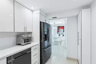 20379 W Country Club Dr, Aventura, FL 33180 - Photo 10