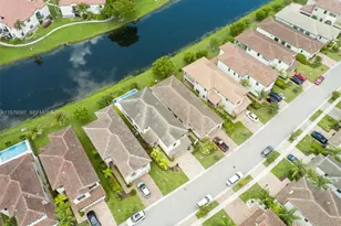 11826 SW 13th Ct, Pembroke Pines, FL 33025 - Photo 54