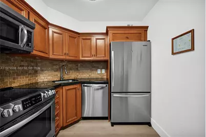 5225 Collins Ave #1214, Miami Beach, FL 33140 - Photo 18