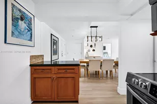 5225 Collins Ave, Miami Beach, FL 33140 - Photo 14