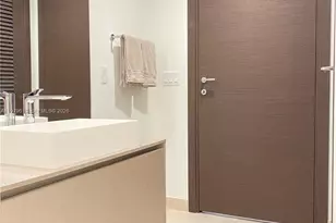 1000 Brickell Plaza, Miami, FL 33131 - Photo 6