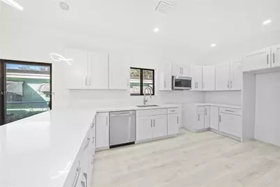 1735 NW 84th St, Miami, FL 33147 - Photo 8