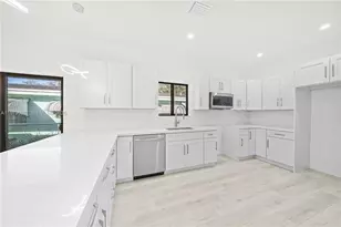 1735 NW 84th St, Miami, FL 33147 - Photo 8