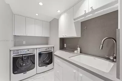 2000 Towerside Ter #PH2, Miami, FL 33138 - Photo 24