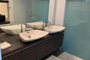 200 Biscayne Blvd Way, Miami, FL 33131 - Photo 12