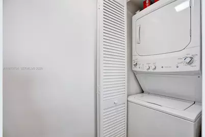 31 SE 5th St #4112, Miami, FL 33131 - Photo 18