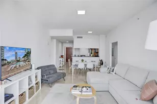 31 SE 5th St, Miami, FL 33131 - Photo 12