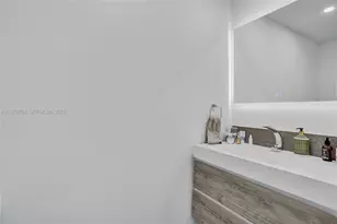 31 SE 5th St, Miami, FL 33131 - Photo 42