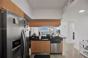 31 SE 5th St, Miami, FL 33131 - Photo 6