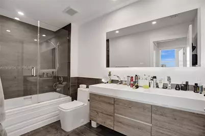 31 SE 5th St #4112, Miami, FL 33131 - Photo 20