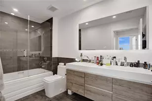 31 SE 5th St, Miami, FL 33131 - Photo 20