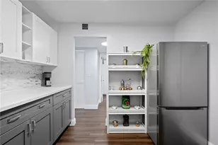 427 Golden Isles Dr, Hallandale Beach, FL 33009 - Photo 10