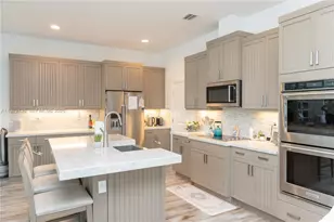 11826 SW 13th Ct, Pembroke Pines, FL 33025 - Photo 4