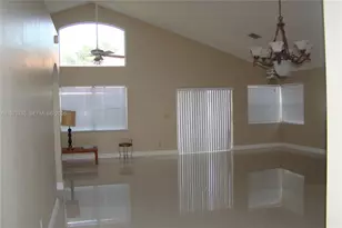 2784 Oakleigh Ln, Davie, FL 33328 - Photo 2