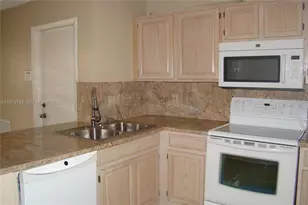 2784 Oakleigh Ln, Davie, FL 33328 - Photo 6