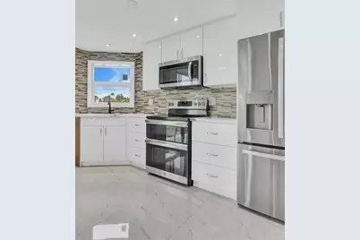 3661 Via Poinciana #206, Lake Worth, FL 33467 - Photo 2